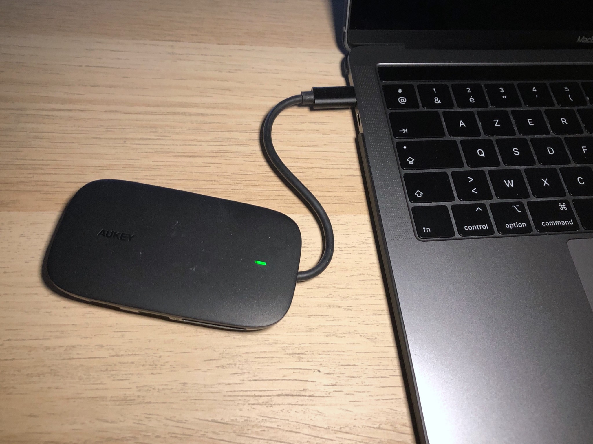 Hub Aukey CB-C68 connecté au macbook